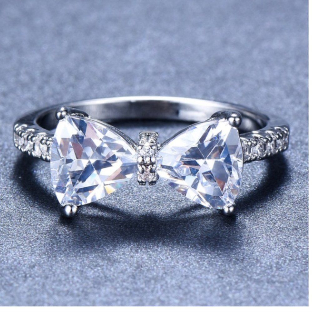 ✨ 🤍 STUNNING ✨ Silver Tone Zircon Bow Ring ✨🤍✨